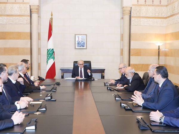 سلام تلقّى اتصالاً من ماكرون وتبلّغ تأييد «اللقاء الديموقراطي» لقرارات الحكومة