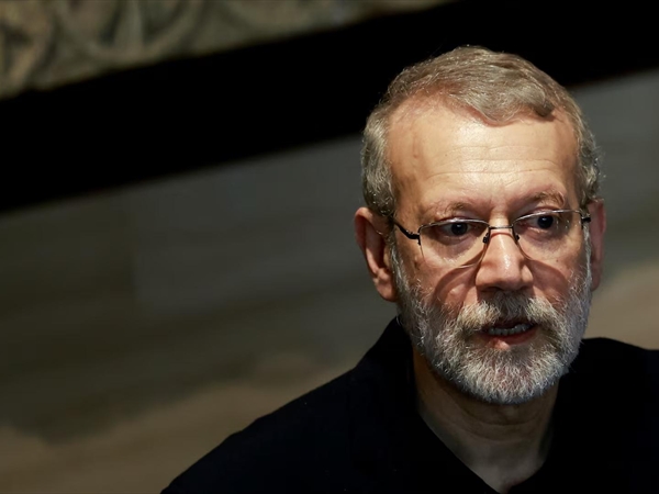 بالصورة.. رسالة خطية من لاريجاني