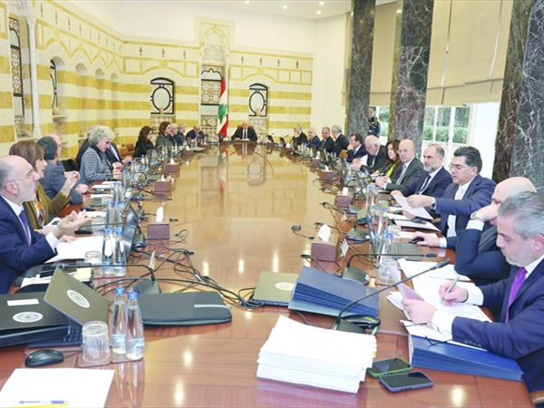 ضغوطٌ على عون "الصامت"... وهل يُقاطع وزراء "الثنائي" الجلسة؟