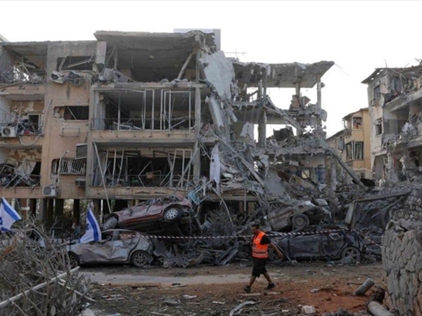 ترامب يمنح إيران ٥ أيام للتفاوض.. ويطلب من إسرائيل التوقف عن حرب الطاقة