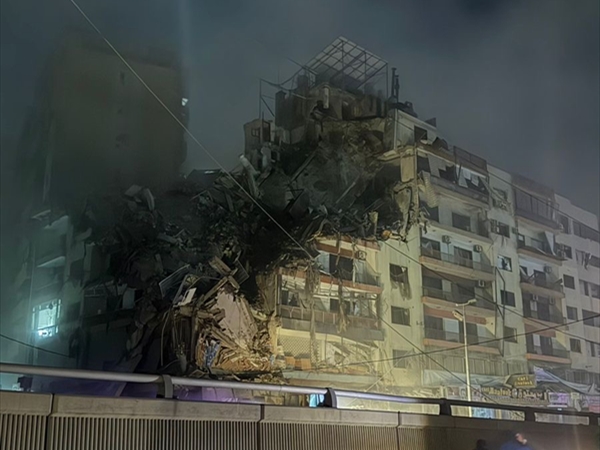 جانب من الدمار الذي خلفته الغارات في الضاحية