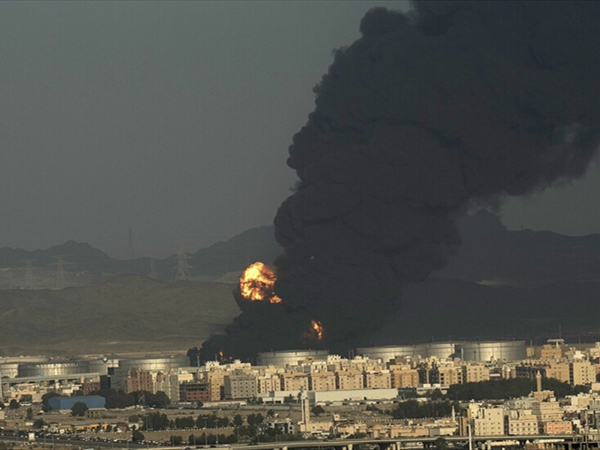 بعد إنذار ترامب… منشآت الطاقة الإيرانية تحت النار