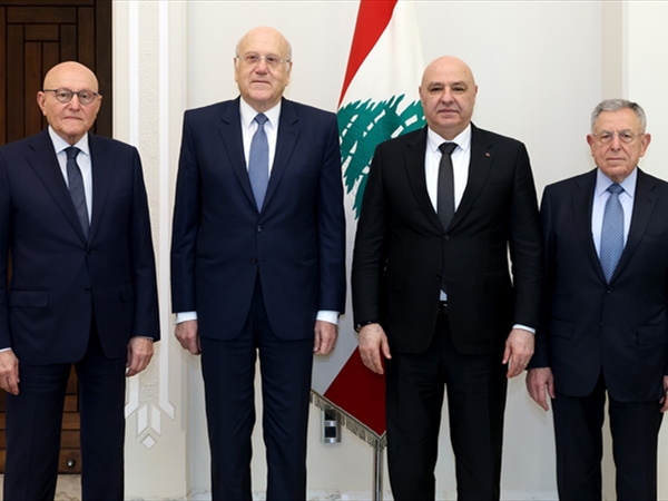 رؤساء الحكومة السابقون: تأييد كامل لقرارات الحكومة بتطبيق حصرية السلاح على جميع الأراضي اللبنانية