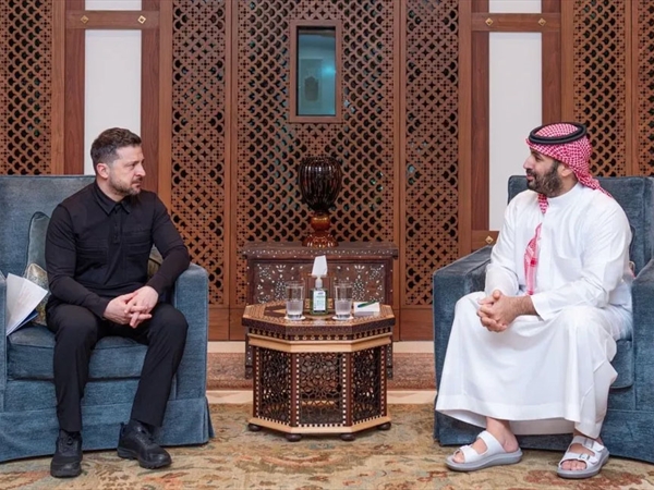 الأمير محمد بن سلمان يستقبل زيلنسكي