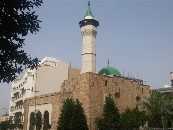 بيوت الله في بيروت: رحلة عبر قرون من الإيمان والعمارة [...]