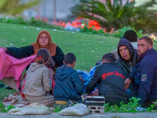 أنا أم، وأخجل من احتفالي بأي مناسبة...