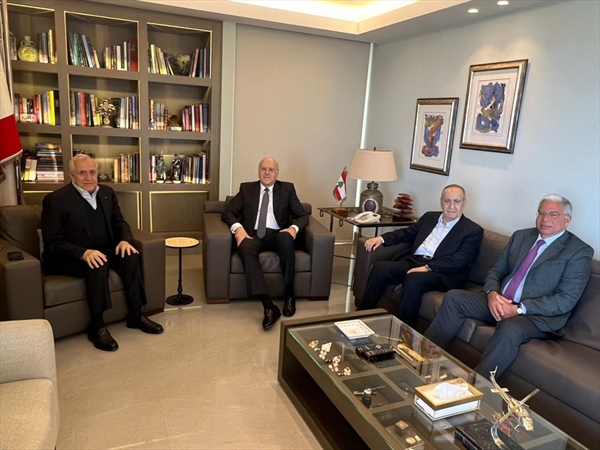 سليمان يستقبل ميقاتي ونحاس والداعوق وإشادة بقرارات مجلس الوزراء الأخيرة