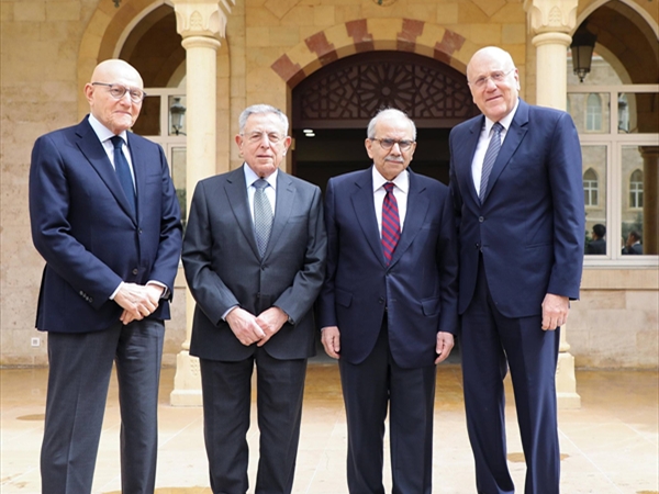 سلام التقى رؤساء الحكومة السابقين وترأس اجتماعاً وزارياً