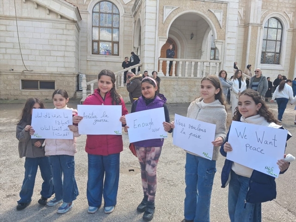 "ارفعوا اشرعة القيامة من الحدود من دون حدود"