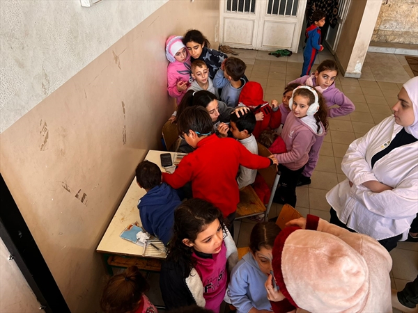 ضغط النزوح يفوق قدرات البلديات في إقليم الخروب.. دعوات للدعم [...]