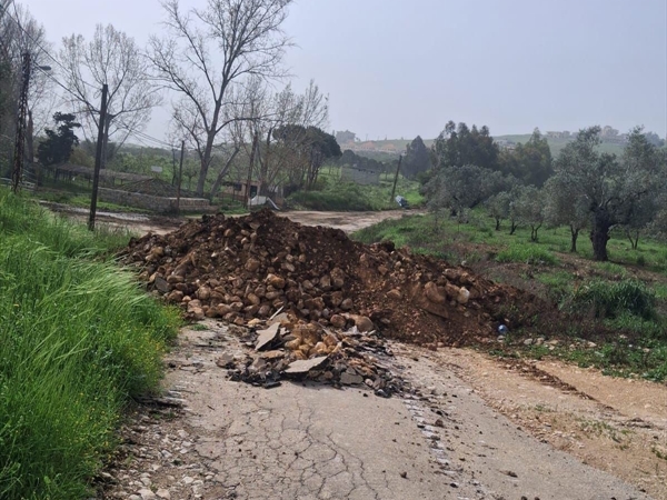 الخيام بعد إقفال الجيش الإسرائيلي مداخلها