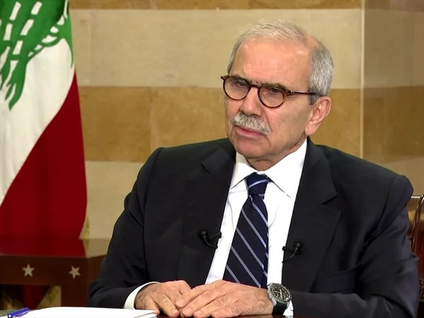 نواف سلام... القاضي الذي يحاكم في بلده