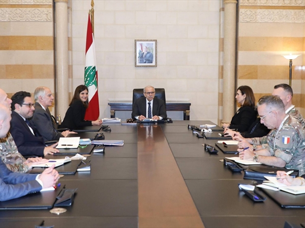 وزيرة الجيوش الفرنسية تنقل للمسؤولين رسالة دعم من ماكرون