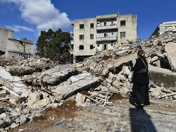 حزب الله يمنع الأهالي من العودة إلى قراهم لتغطية الدمار [...]