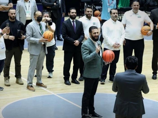 المنتخب اللبناني يتفوق على نظيره السوري سلوياً بحضور الرئيس الشرع..