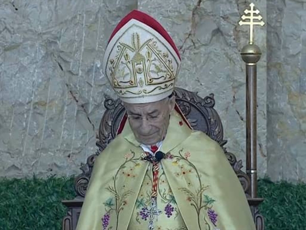 الراعي يبكي تأثراً: لبنان ليس بلدا للموت