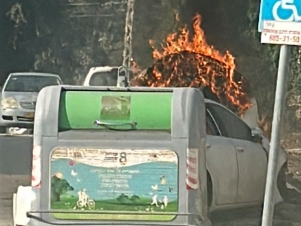 قناة 12 الاسرائيلية: اشتعال النيران في مركبة اثر سقوط صواريخ [...]