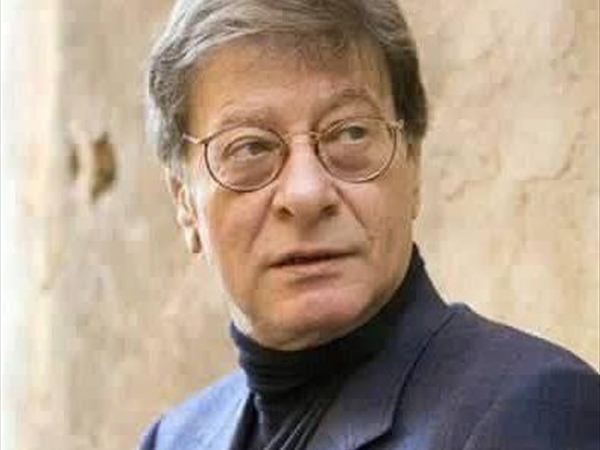 «محمود درويش ينتفضُ على انكسار الضوء»