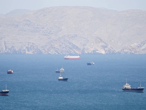 تسعير التهديدات والحرب النفسية: إيران بحالة انهيار وتريد وقف حصار [...]