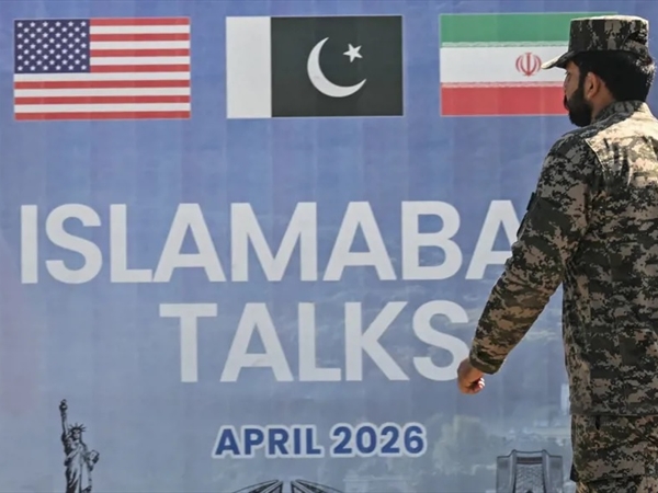 باكستان رافقت مفاوضي إيران لدى عودتهم لبلادهم