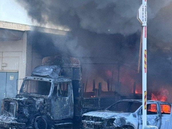 بالصورة : وسائل اعلام إسرائيلية: احتراق شاحنة وسيارة جرّاء انفجار [...]