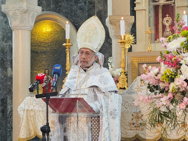 البطريرك ميناسيان في قداس الفصح: لبنان القيامة والمستقبل