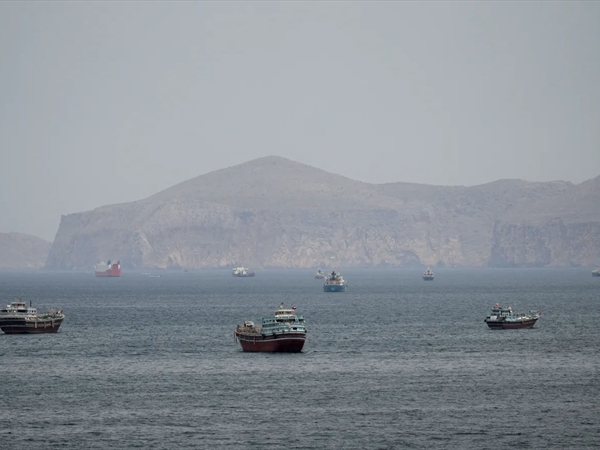 عين ترامب على إحكام الحصار على هرمز.. وإسرائيل تتحضَّر لجولة [...]