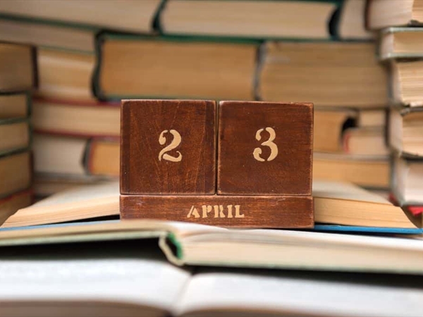 احتفاء بالكتاب وبالكلمة وحماية لصاحبها وثقافة تحترم الملكية الفكرية