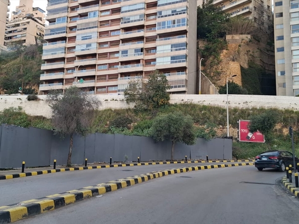 بعد مخالفات الأرصفة والشوارع جدران الأشرفية تحت قبضة «الربحية»