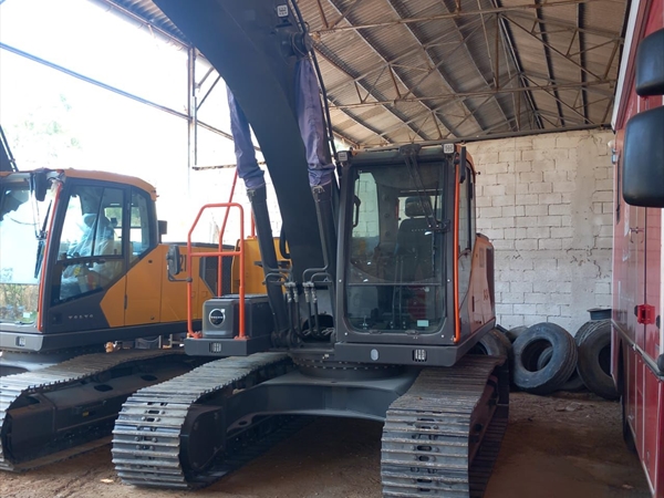 الآليات الجديدة للدفاع المدني مركونة والعناصر يعملون «باللحم الحي»!