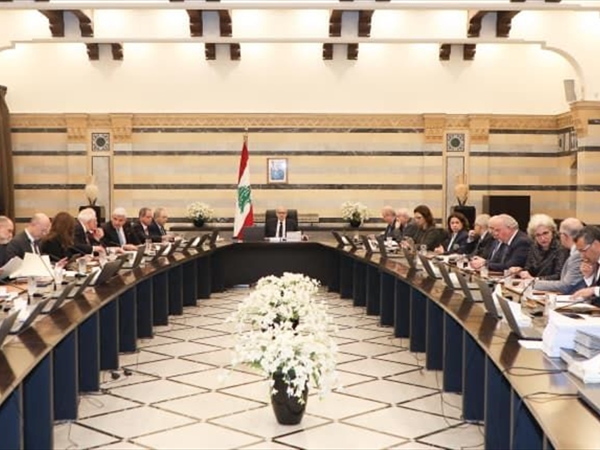 مجلس الوزراء وافق على قرض 200 مليون دولار لشبكات الأمان الاجتماعي ومنحة شهرية للعسكريِّين والمتقاعدين