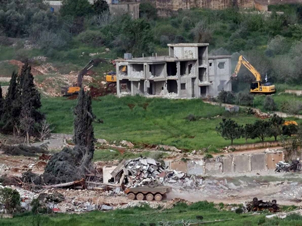 الهدم مستمر جنوباً والعدو الإسرائيلي يمحو القرى ويحذر السكان من العودة