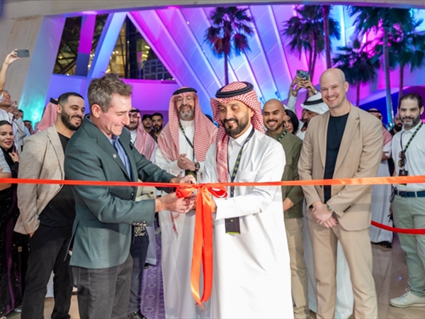 جولف السعودية تعلن افتتاح "فايف آيرون جولف" في الرياض..