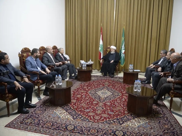 الخطيب استقبل وفد التيار لتأكيد السلم الأهلي توافق على الحوار [...]