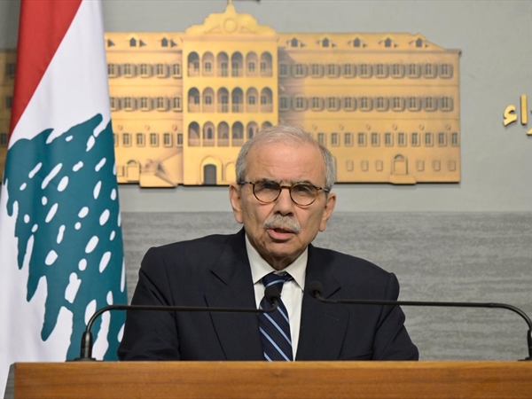 نواف سلام يواجه إيران وحزبها بقوة الدولة