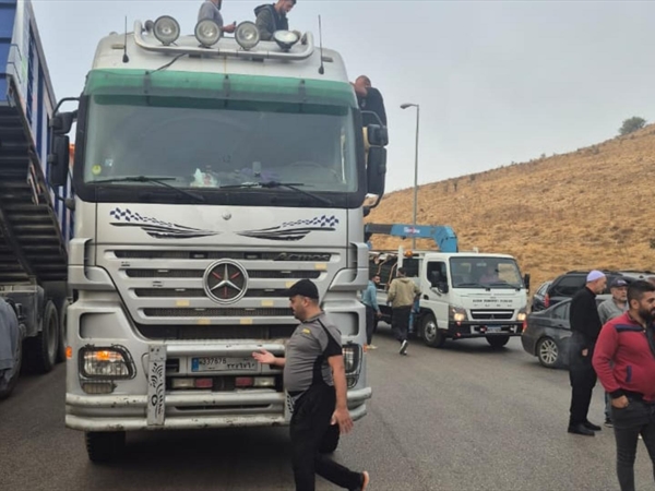 بالصور: تعديل توقيت سير الشاحنات على الطرقات اللبنانية