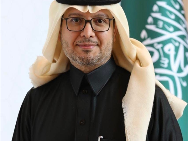 السفير وليد بخاري طراز مميَّز ومختلف
