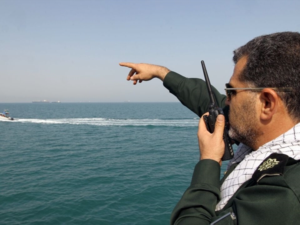 الكويت تُحبط عملية تسلل بحري وتعتقل ٤ من الحرس الإيراني