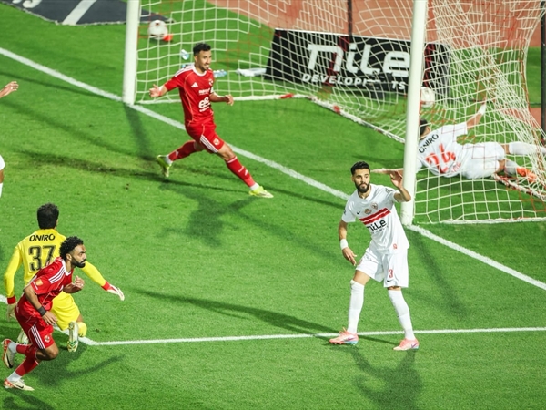 بنشرقي يقود الاهلي لاسقاط الزمالك 3-0 ويشعل المنافسة على لقب [...]