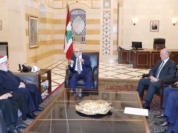 سلام بحث اقتراح العفو العام مع وفد من الشمال وعرض [...]