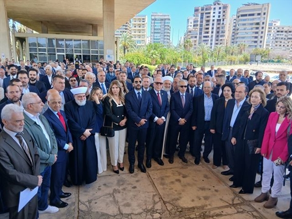 البساط مفتتحاً محطة الطاقة الشمسية في معرض رشيد كرامي