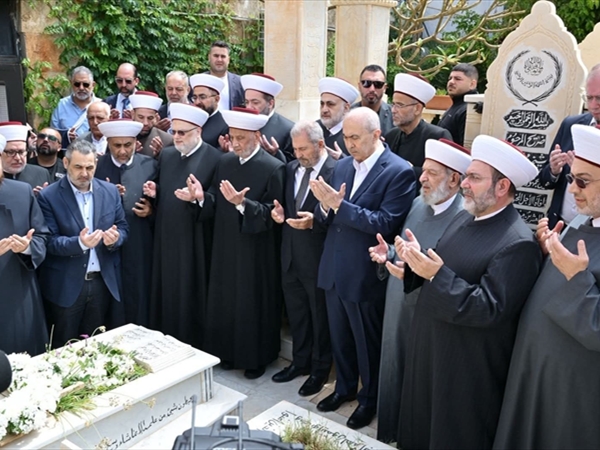 المفتي دريان زار ضريح الشهيد حسن خالد: لم يكن مجرد [...]