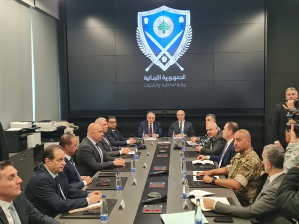رئيس الحكومة مشاركاً باجتماع «الأمن المركزي»: قرار سيطرة الدولة على بيروت بالكامل سيطبّق