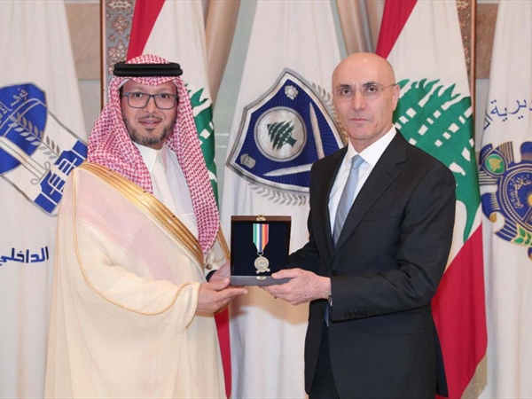 لقاء وداعي بين بخاري والحجار ورجّي وميدالية وزارة الداخلية تقديراً [...]