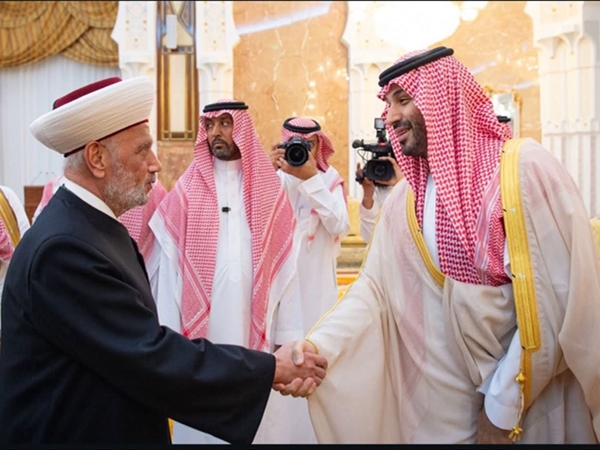ولي العهد الأمير محمد بن سلمان استقبل مفتي الجمهورية اللبنانية الشيخ عبد اللطيف دريان في قصر منى، خلال الاستقبال الرسمي للوفود الرسمية المهنئة بمناسبة عيد الأضحى المبارك Subtitle  Date  Menu  Body الرئيسية	 إدخال