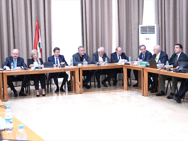 لجنة المال تقرّ «الإقامة الذهبية» للمستثمرين غير المقيمين وتمنح مخاتير [...]
