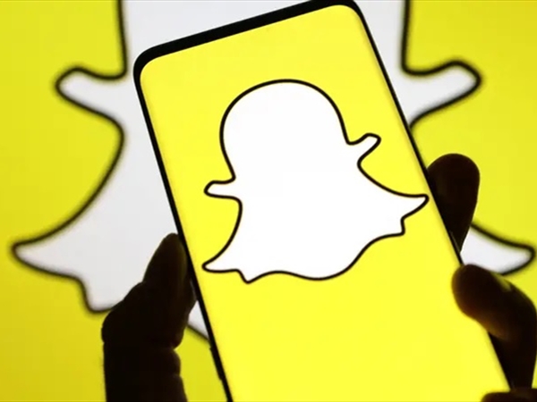 «سناب شات» يفرض قيوداً جديدة على المستخدمين دون 16 عاماً