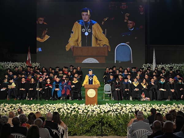 2337 خرِّيجاً في احتفال الجامعة اللبنانية الأميركية