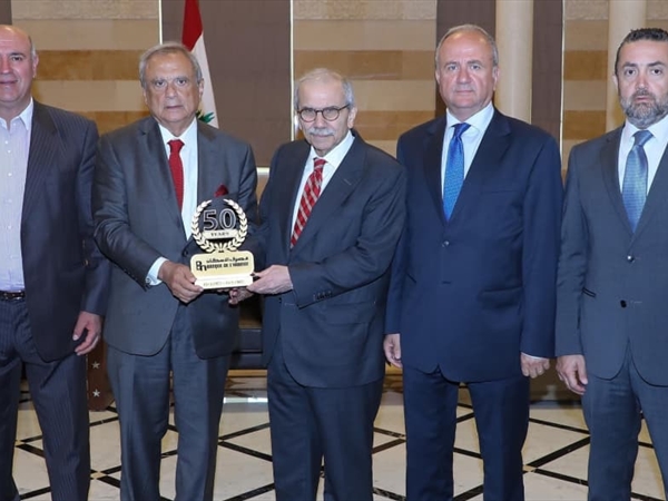 حبيب سلَّم رئيس الحكومة «اليوبيل الذهبي» لمصرف الإسكان