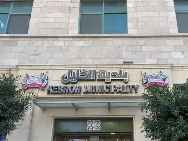 الاحتلال ينتزع صلاحيات البناء من بلدية الخليل الفلسطينية